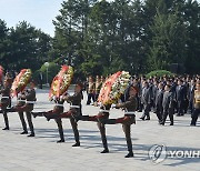 북한, 정권수립 74주년 맞아 열사릉에 헌화