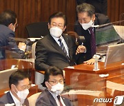 이재명, 北 핵무력 명기에 "강한 유감..위법행동 중단해야"