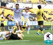 K리그2 광주, 전남 3-2로 제압..승격 확정까지 '3승 남았다'