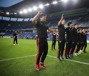 '극장승' 포항 김기동 감독 "적지지만 계속 도전했고 팬들에게 감동 줬다"