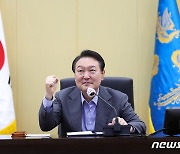 [속보] 尹 "빛나는 연대로 빠르게 일상 회복..국민과 함께하는 정부 될 것"