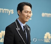 [속보] 에미상 남우주연상 이정재 "대한민국 국민과 기쁨 나누고파"