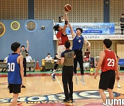 [JB포토] 점프볼로 시작된 2022 KBL 신인선수 드래프트 일반인 실기테스트