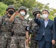 국방부 장관, 추석 연휴에 육군 3사단 방문 "고맙고 자랑스럽다"