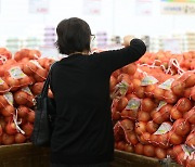 '채소부터 라면·우유 등 먹거리 물가 더 오른다'