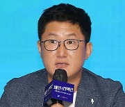 [TEN 포토] 김용대 PD "도시환경 보다 로맨스한 공간으로 사이판 선택"