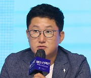 [포토]인사말하는 김용대 감독