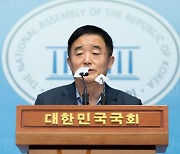 "부인 공격, 좀스러워" 조정훈에..강득구 "조국 아내 땐 뭘 했길래"