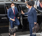 이준석 '당헌 개정안 효력정지' 가처분 심리 출석