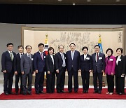 윤석열 대통령, 반도체산업경쟁력강화특위 오찬 기념 촬영