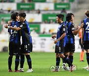 [포토]상위 스플릿 확정 인천, 리그 선두 울산 상대 0-0 무승부