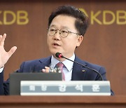 KDB's Kang says unloading bank's DSME stake is a top priority