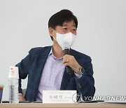 연구장비 기업 간담회 하는 오태석 1차관