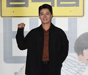 [TEN 포토] 인교진 '신스틸러 힘찬 파이팅!'