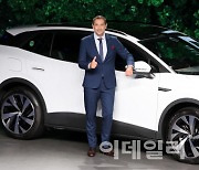 [포토]폭스바겐 전기 SUV '디 올-일렉트릭 ID.4' 공개하는 사샤 아스키지안 사장