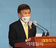 경찰, '횡령 의혹' 김원웅 전 광복회장 검찰 송치