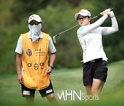 이승연 '캐디와 철저하게 살핀다'[포토]