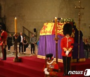 일반인 조문 시작된 엘리자베스2세 여왕 영구