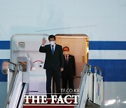 '中 서열3위' 리잔수 상무위원장, 서울공항 도착..내일 尹 예방 [TF사진관]