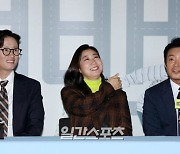 [포토] 컴백홈 주역들, '화기애애'