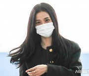 출국하는 지수