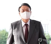 출근하는 윤석열 대통령