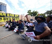 "쌀값 폭락, 정부가 책임져라" 전북 농민들 나락 투쟁