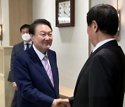 尹 "사드, 한중관계 걸림돌 돼선 안 돼"..리잔수 "예민한 문제"