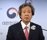 정기석 "실내 마스크 착용 의무 포함 일상대응체계 논의 필요"