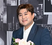 김호중, 꽃을 든 트바로티 [포토엔HD]