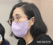 질의 답변하는 김현숙 여성가족부 장관