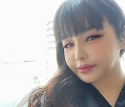 박봄, 몽환적 눈빛으로 2NE1 시절 소환