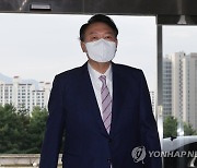 출근하는 윤석열 대통령