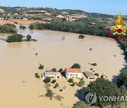 '넉달 내릴 비가 2~3시간만에' 伊 마르케 폭우로 10명 사망(종합)