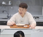 송창식, 개량한복 입고 파스타 먹으며 무협 방송 시청..독특한 일상 공개 ('집사부일체')