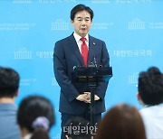 이용호 "단합된 모습 박수·추대에서 나오는 것 아냐..권성동 생각"