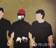 아들과 다투다 흉기로 찌른 50대 남성..현행범 체포