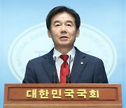 이용호 "새 원내대표 1년 하는게 맞아..전대 즈음 중간평가"