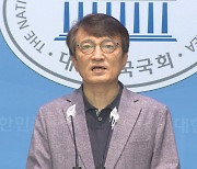 민주당 "영빈관 철회 당연한 결정..일단락 안돼"