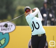 '사이클 버디' 정윤지, KLPGA 투어 메이저 대회 우승 향해 질주