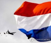 NETHERLANDS DEFENCE AIRBONE LANDING