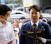 '성상납 의혹' 이준석 전 대표, 비공개 경찰 출석(종합)