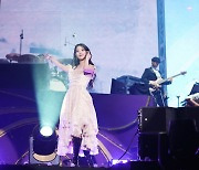 "아이유 콘서트, 이런 분위기였지"..3년 팬데믹 끝 돌아온 아이유