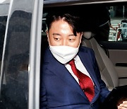 이준석 '추가 징계' 절차 개시..12시간 경찰 조사