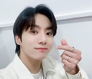 방탄소년단 정국 韓솔로 아이돌 최단 美50만장 판매고 달성..RIAA 골드 인증 자격 획득 '新기록'