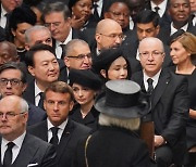 尹대통령, 英여왕 장례식 참석, 바이든과 나란히 14열
