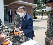 軍 "피복예산 삭감 아냐, 단가하락에 따른 감액..정상보급 가능"