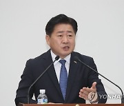 답변하는 오영훈 제주지사