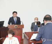 답변하는 오영훈 제주지사