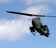 적진 향해 기동하는 코브라 헬기